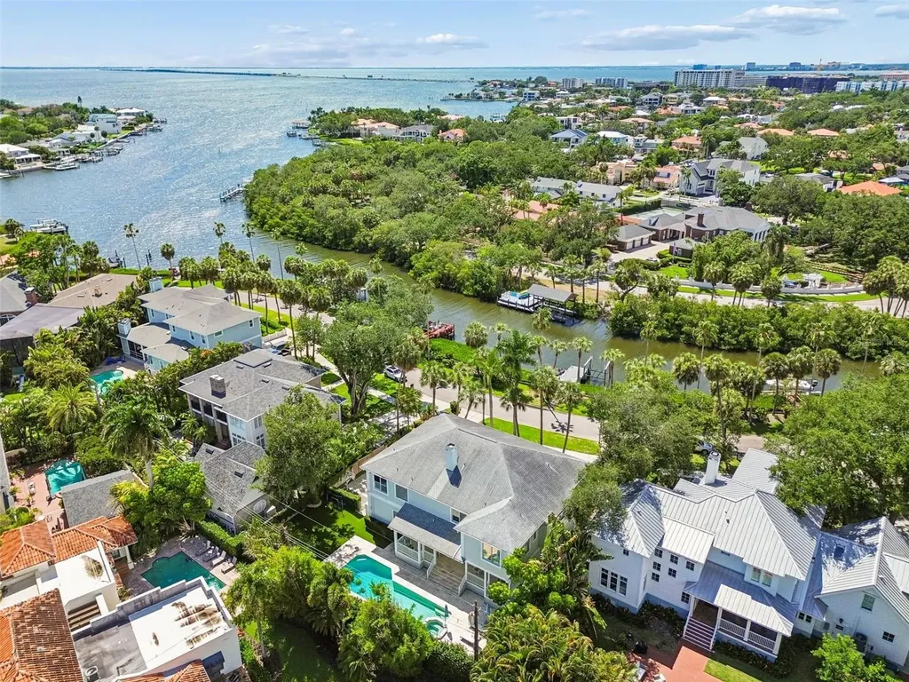 814 S Bayside Drive Tampa FL 33609