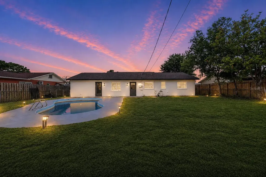 412 59th Avenue Drive W Bradenton FL 34207