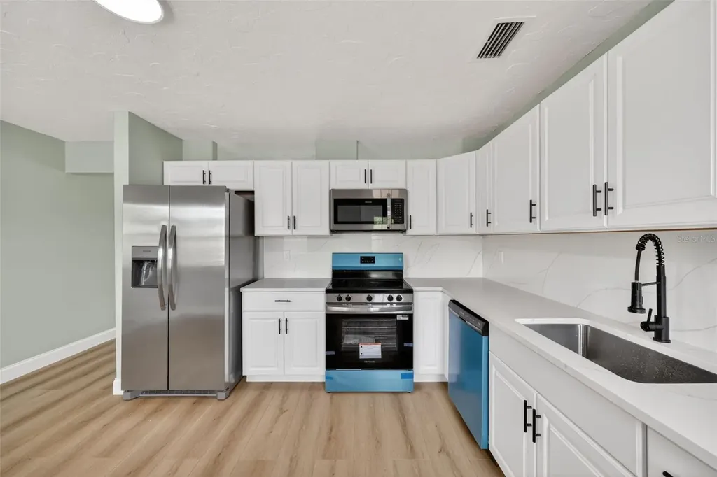 412 59th Avenue Drive W Bradenton FL 34207