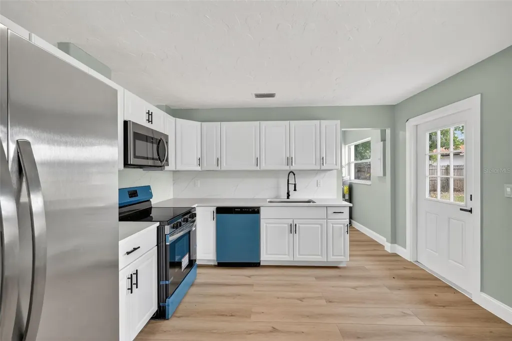 412 59th Avenue Drive W Bradenton FL 34207