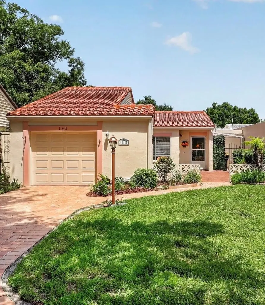 145 La Serena Winter Haven FL 33884
