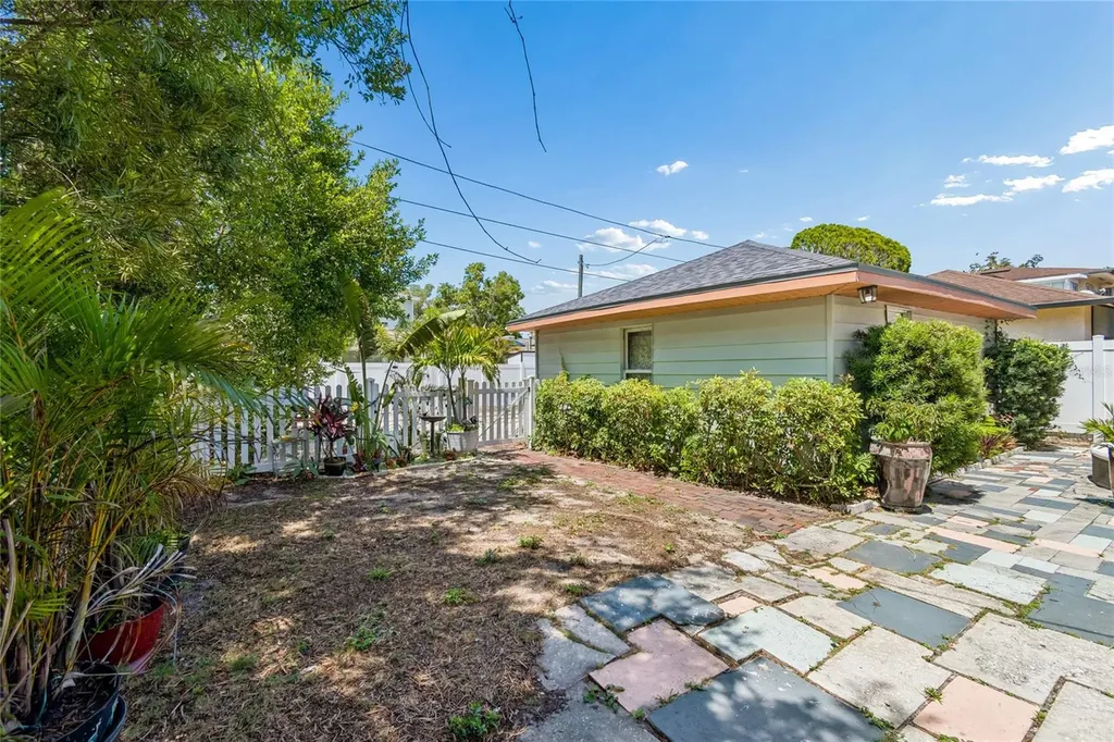 4621 9th Avenue N St Petersburg FL 33713