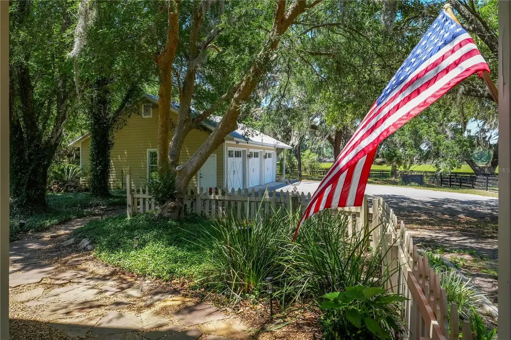 15620 NW Highway 225 Reddick FL 32686