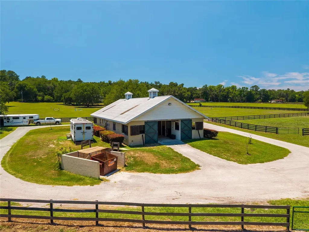 15620 NW Highway 225 Reddick FL 32686