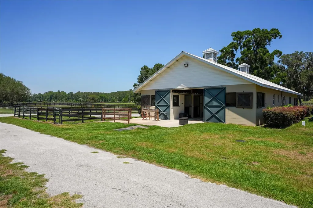 15620 NW Highway 225 Reddick FL 32686