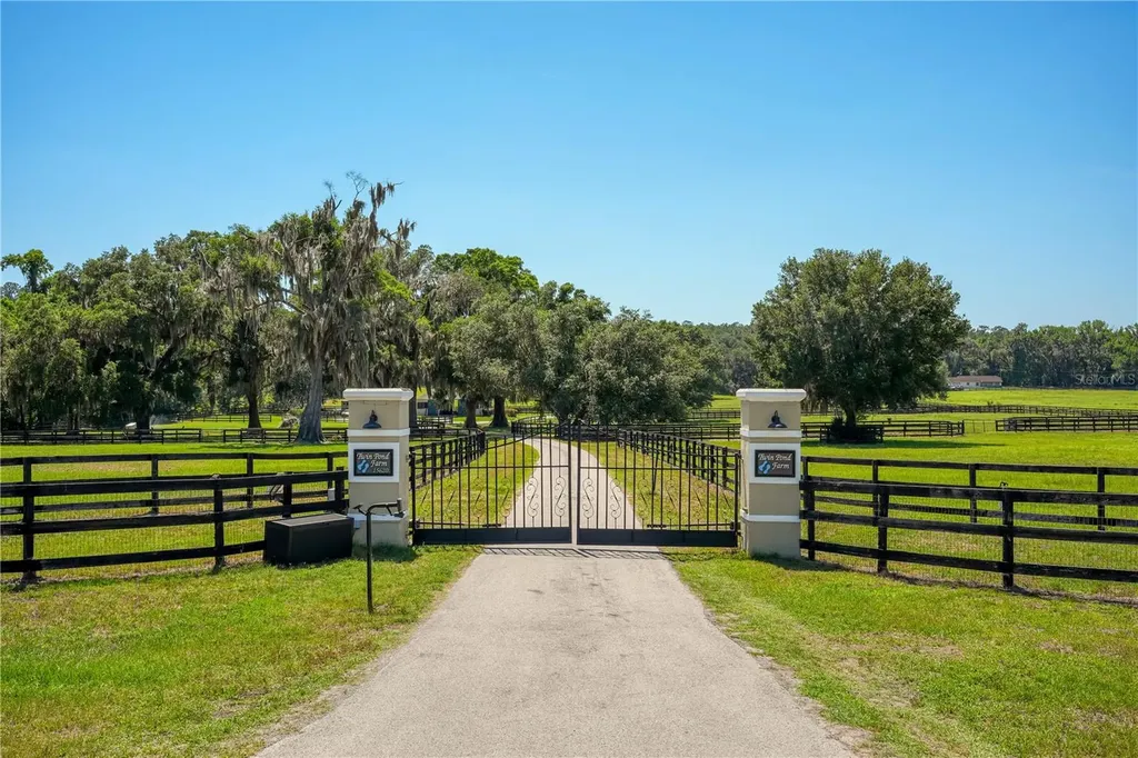 15620 NW Highway 225 Reddick FL 32686