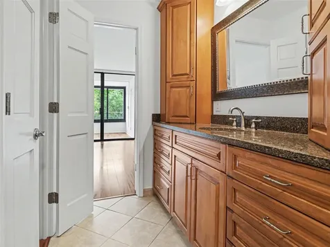 3211 W Swann Avenue Tampa FL 33609
