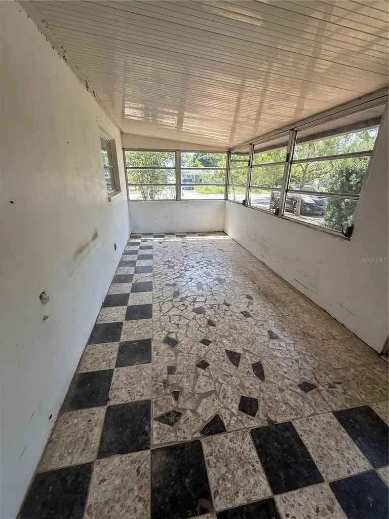 4589 32nd Avenue N St Petersburg FL 33713