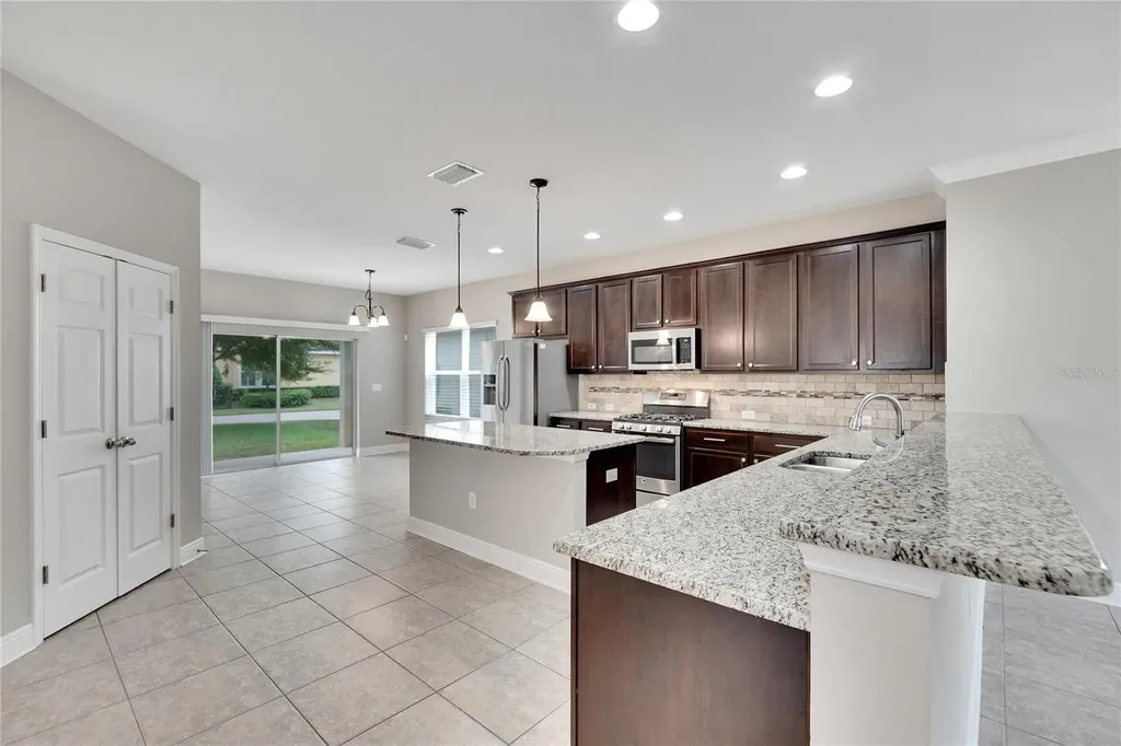 5320 Sagecrest Drive Lithia FL 33547