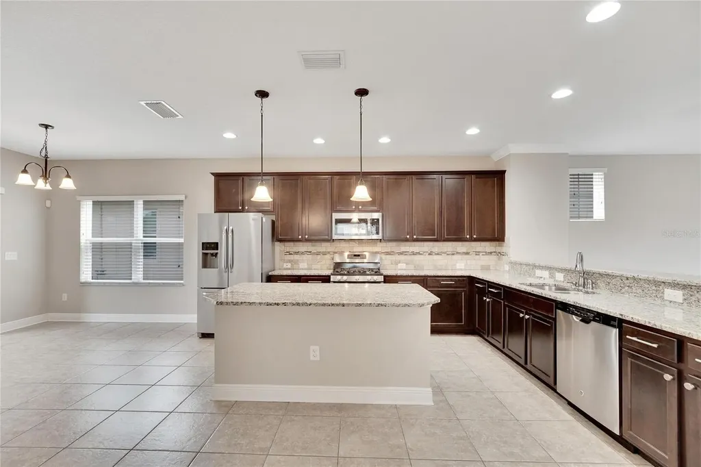 5320 Sagecrest Drive Lithia FL 33547