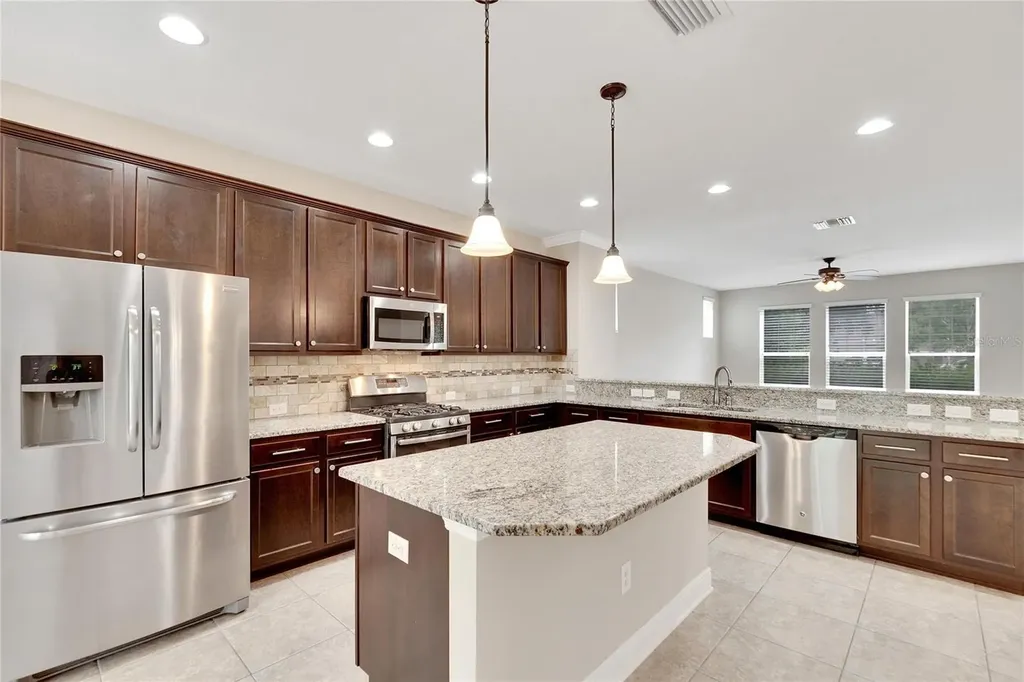 5320 Sagecrest Drive Lithia FL 33547