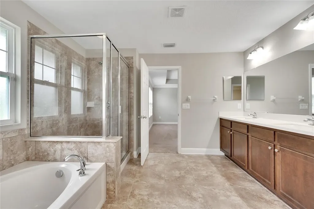 5320 Sagecrest Drive Lithia FL 33547