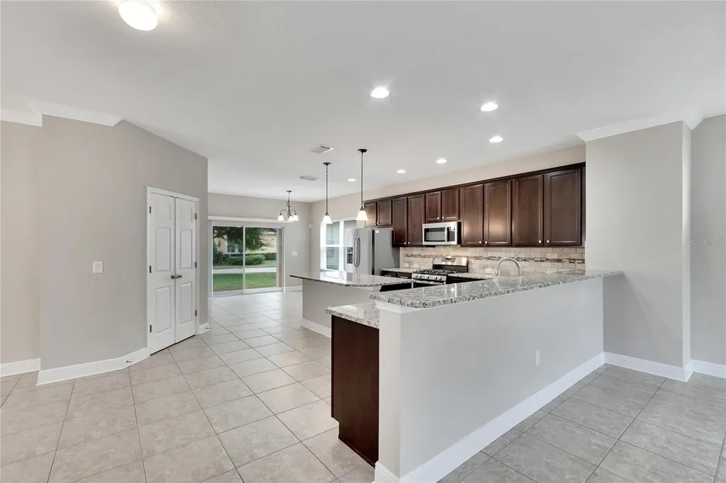 5320 Sagecrest Drive Lithia FL 33547