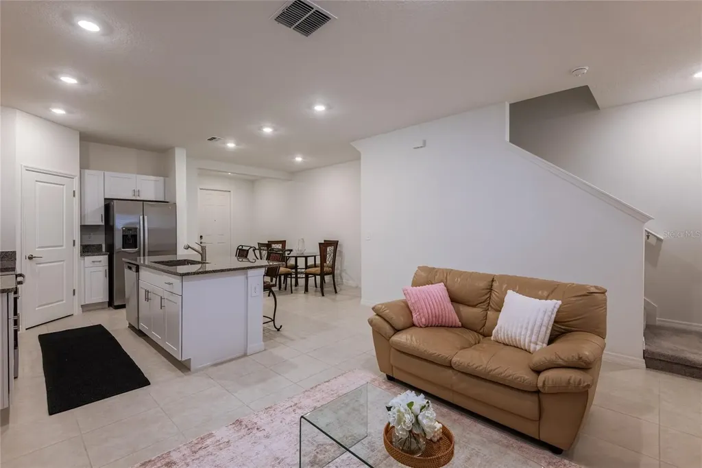10807 E Fort White Court Tampa FL 33647