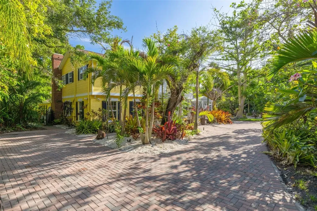 1821 Oak Creek Drive Dunedin FL 34698