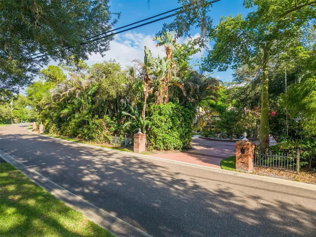 1821 Oak Creek Drive Dunedin FL 34698