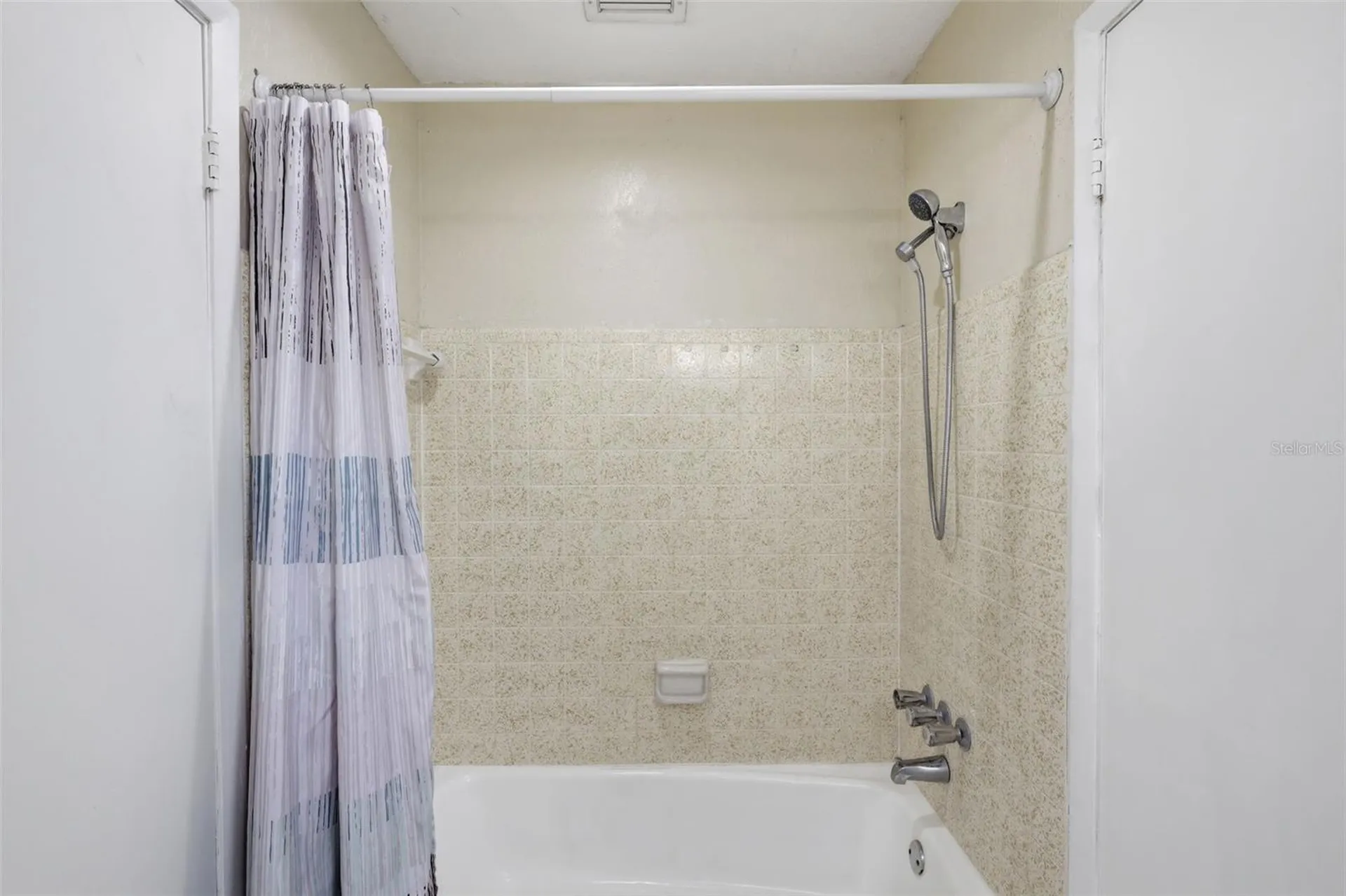 2852 English Drive Deltona FL 32738