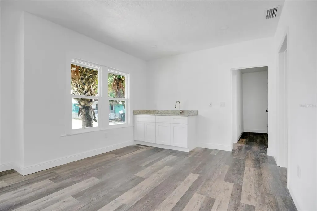547 N Ridgewood Avenue Daytona Beach FL 32114