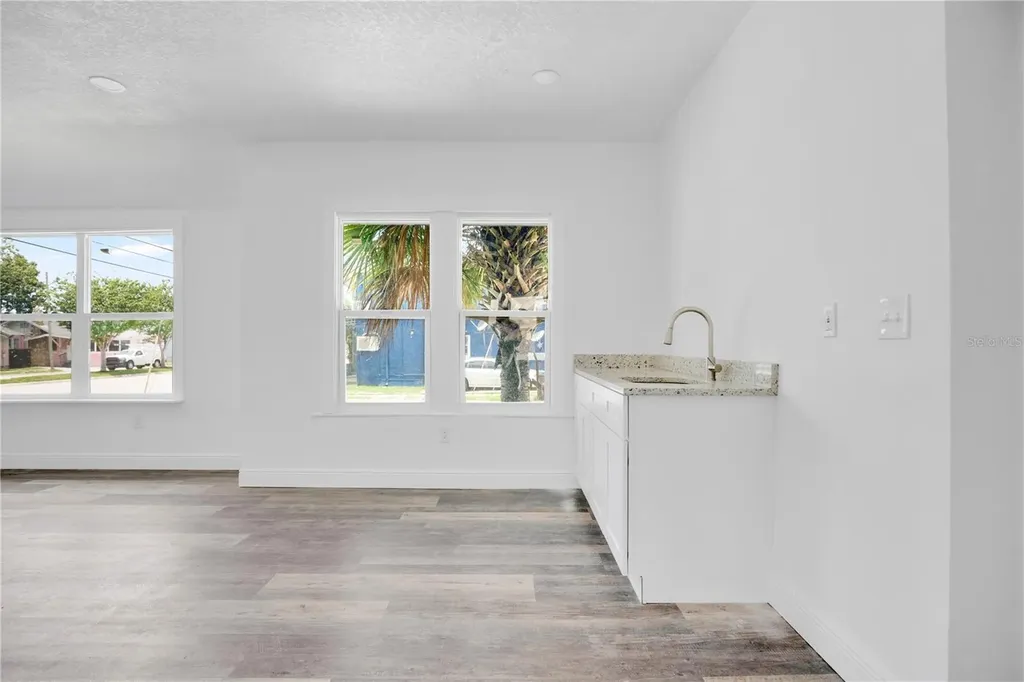 547 N Ridgewood Avenue Daytona Beach FL 32114