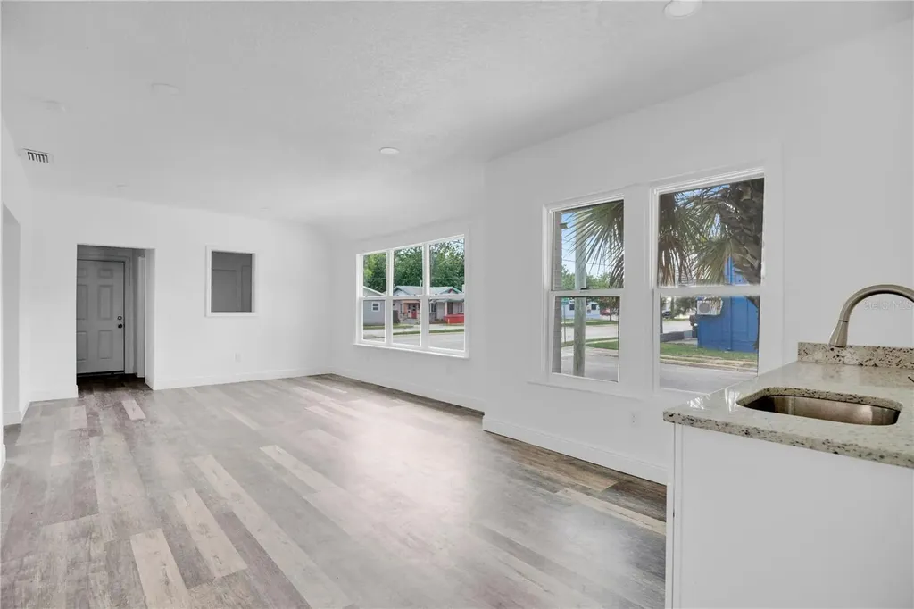 547 N Ridgewood Avenue Daytona Beach FL 32114