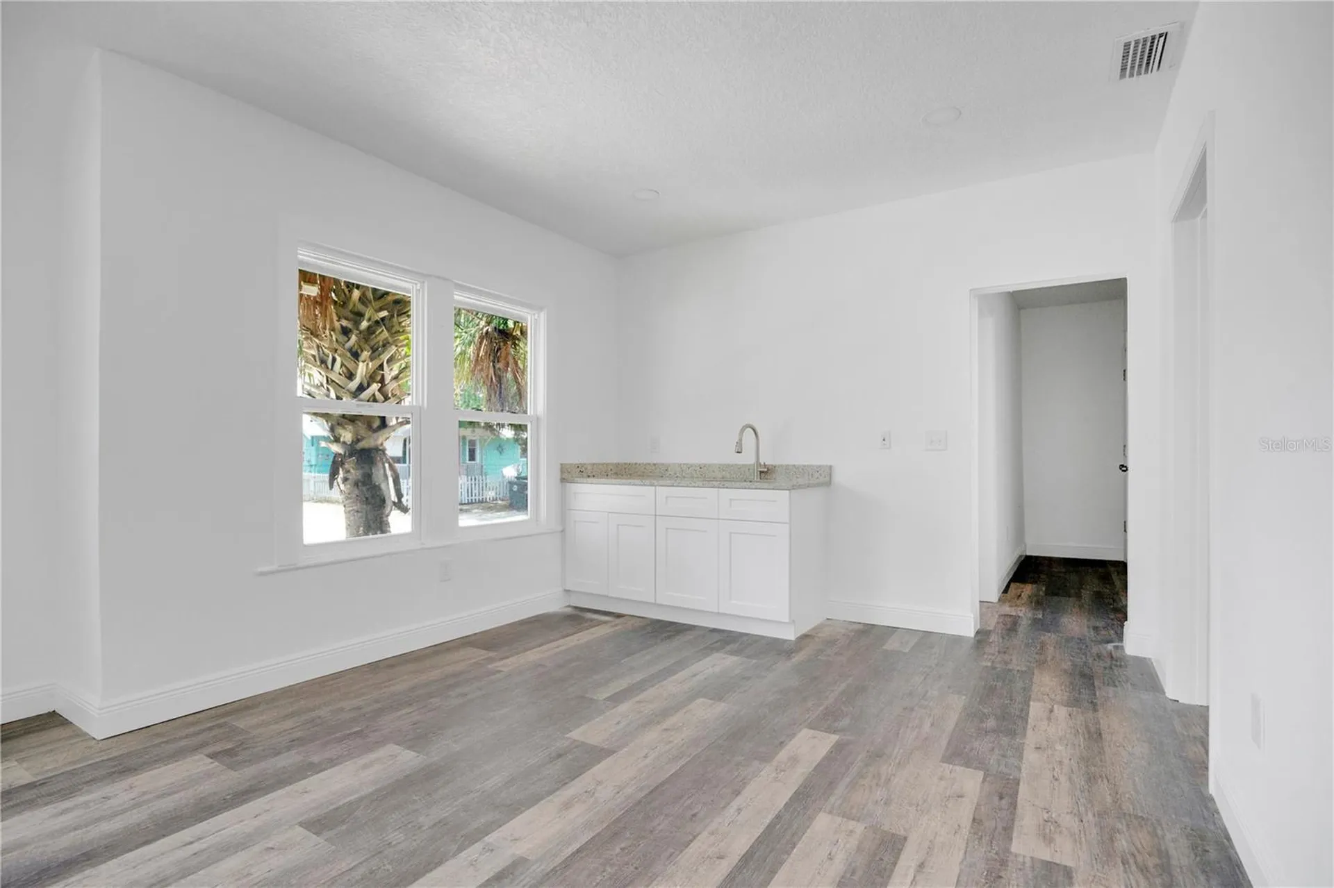 547 N Ridgewood Avenue Daytona Beach FL 32114