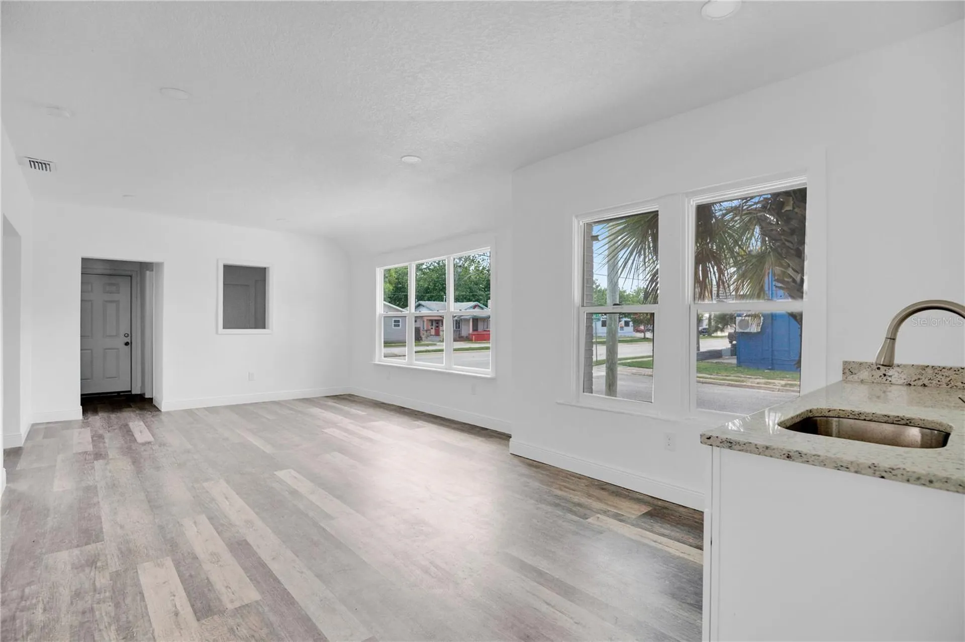 547 N Ridgewood Avenue Daytona Beach FL 32114