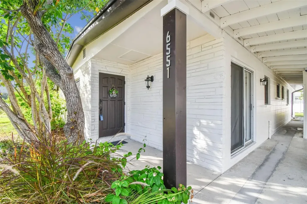 6551 S West Shore Circle Tampa FL 33616
