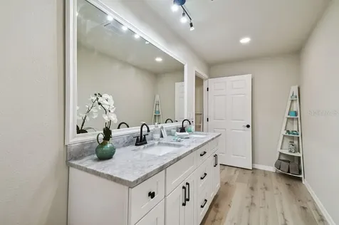 6551 S West Shore Circle Tampa FL 33616