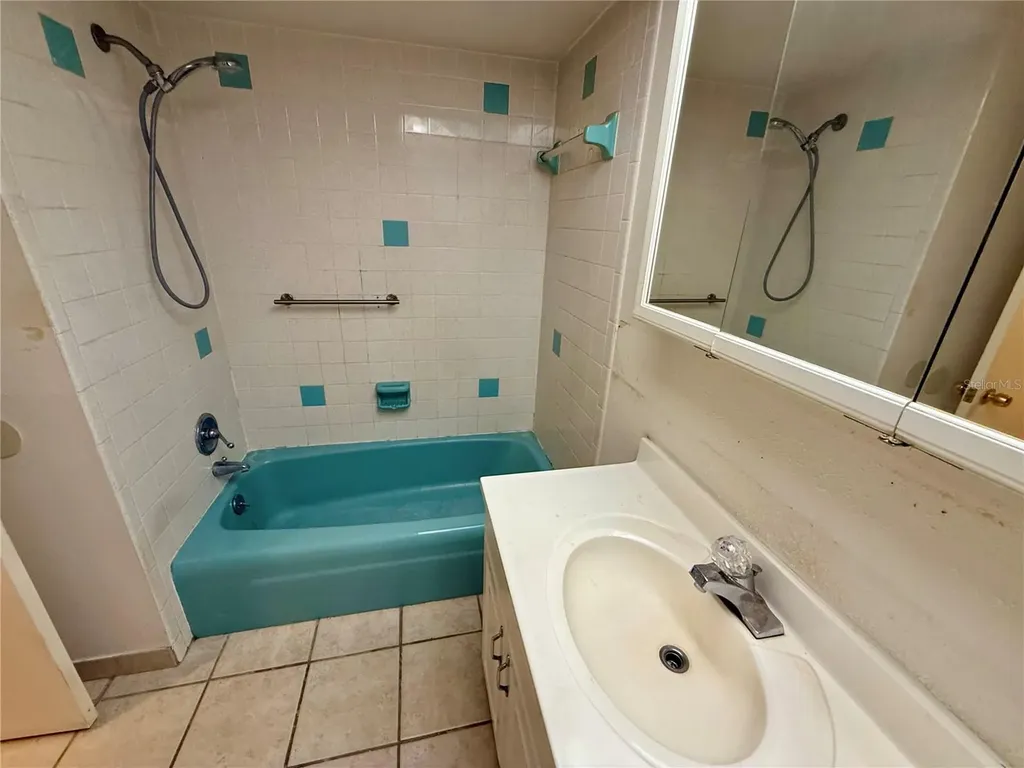 1004 Connecticut Road Tarpon Springs FL 34689