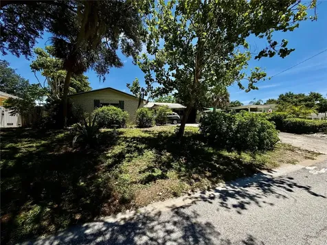 1004 Connecticut Road Tarpon Springs FL 34689