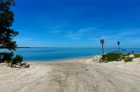 1004 Connecticut Road Tarpon Springs FL 34689