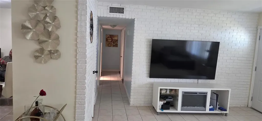 6717 Mornay Tampa FL 33615