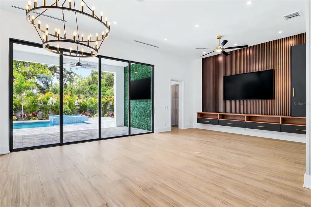 1870 Jasmine Drive Sarasota FL 34239