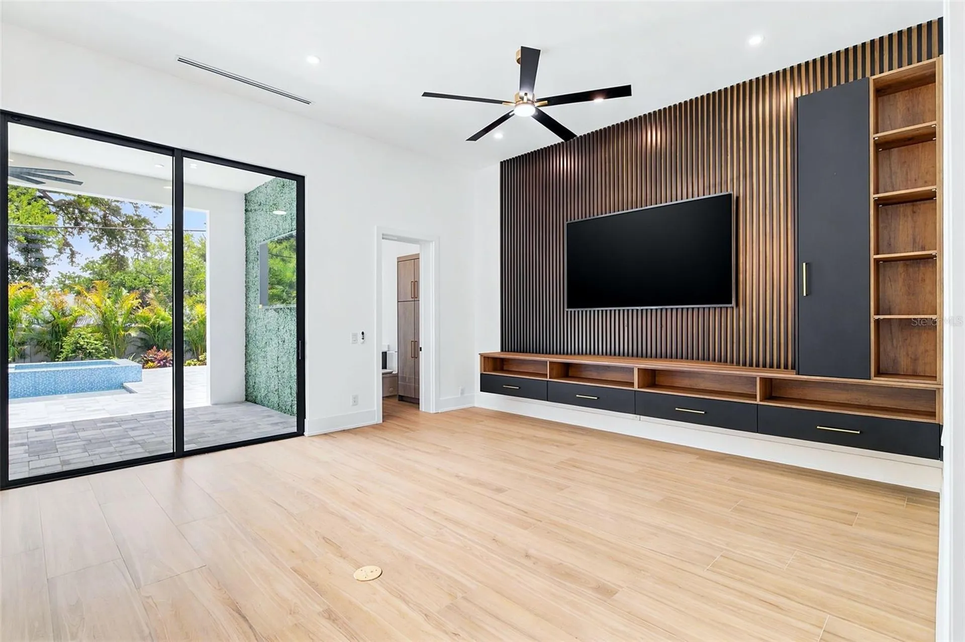 1870 Jasmine Drive Sarasota FL 34239