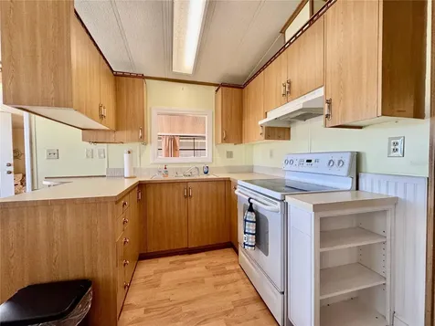 4747 Bobby Avenue Zephyrhills FL 33541
