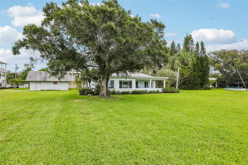 610 Indiana Avenue Crystal Beach FL 34681