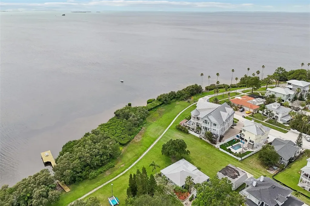 610 Indiana Avenue Crystal Beach FL 34681