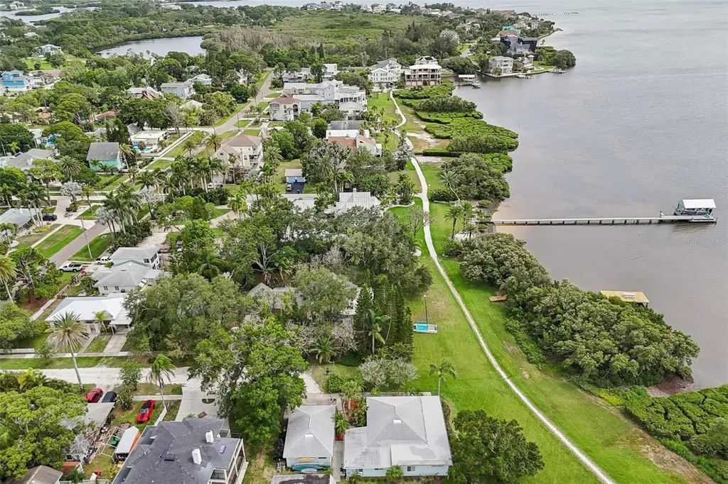 610 Indiana Avenue Crystal Beach FL 34681