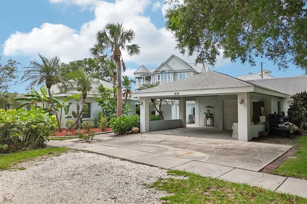 610 Indiana Avenue Crystal Beach FL 34681