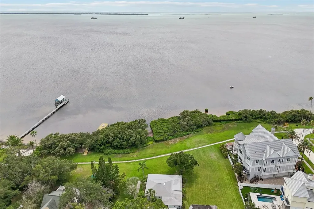 610 Indiana Avenue Crystal Beach FL 34681