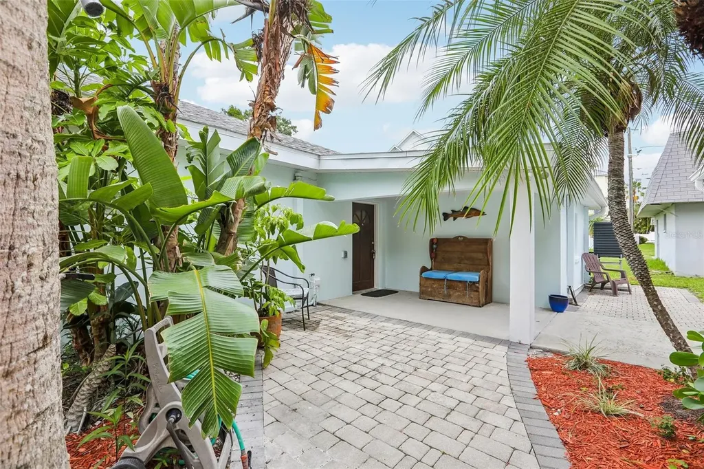 610 Indiana Avenue Crystal Beach FL 34681