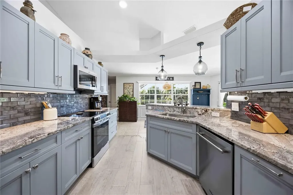 1052 W Truman Street Nokomis FL 34275