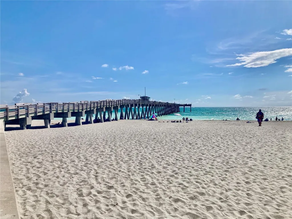 1052 W Truman Street Nokomis FL 34275