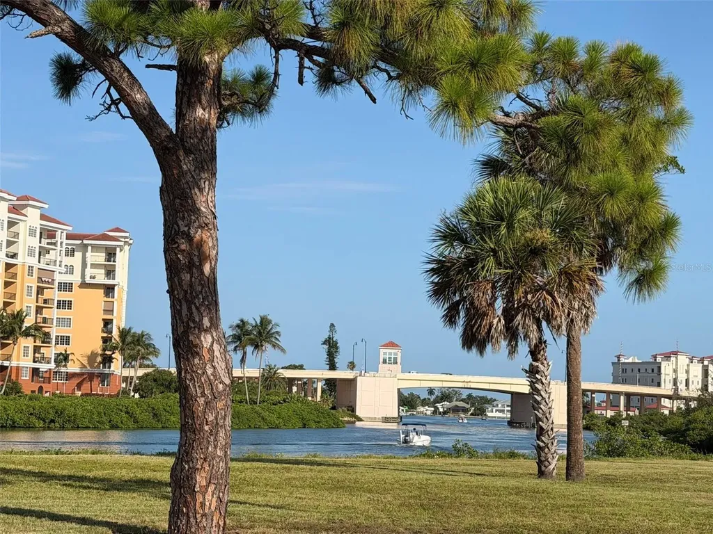 1052 W Truman Street Nokomis FL 34275