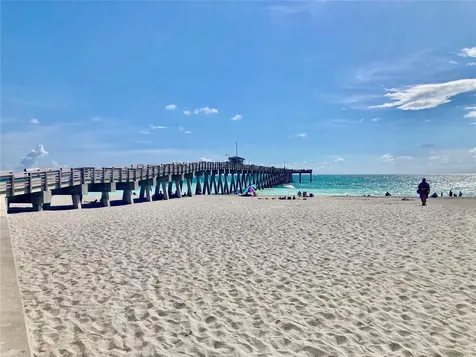 1052 W Truman Street Nokomis FL 34275