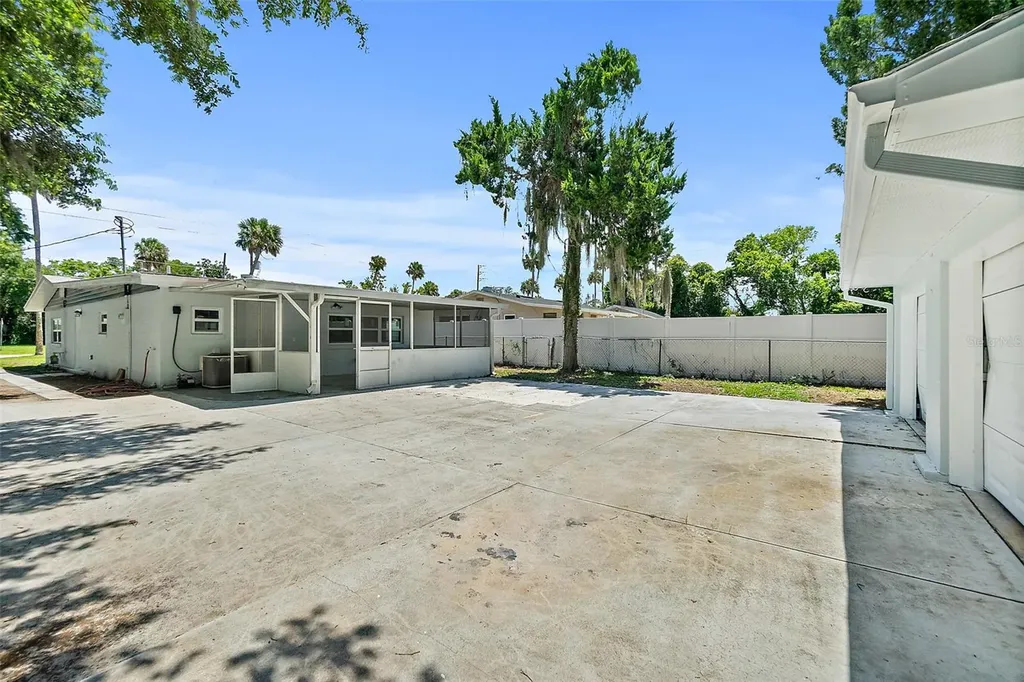 607 Wayne Avenue New Smyrna Beach FL 32168
