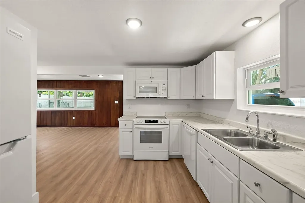 607 Wayne Avenue New Smyrna Beach FL 32168