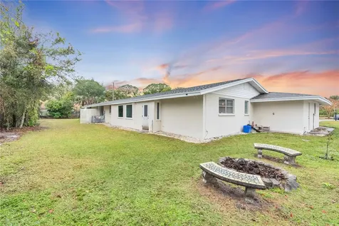 7420 Cass Circle Sarasota FL 34231