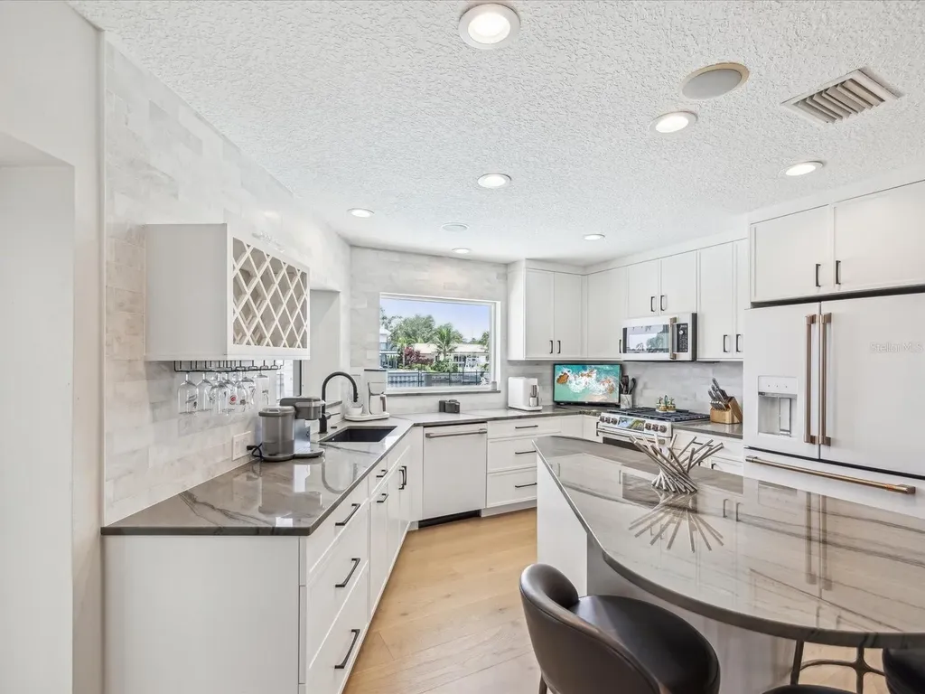2044 Michigan Avenue NE St Petersburg FL 33703