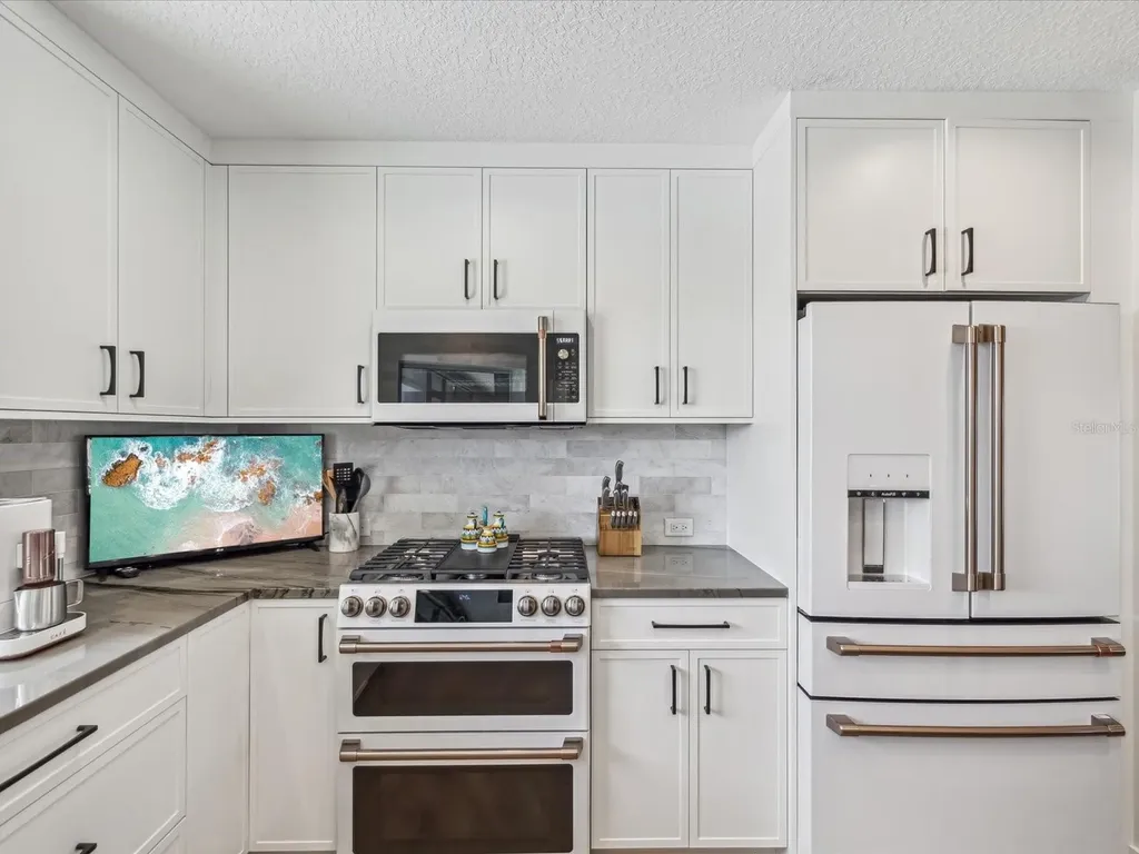 2044 Michigan Avenue NE St Petersburg FL 33703